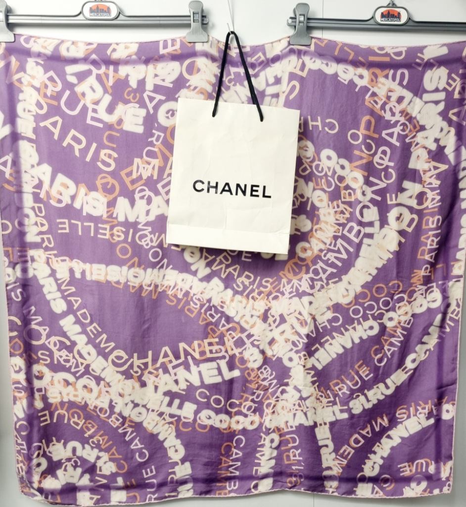 Mercatopoli Foulard Chanel Vintage Seta Glicine Con Scritte ( Senza Etichetta Alcune Macchioline )