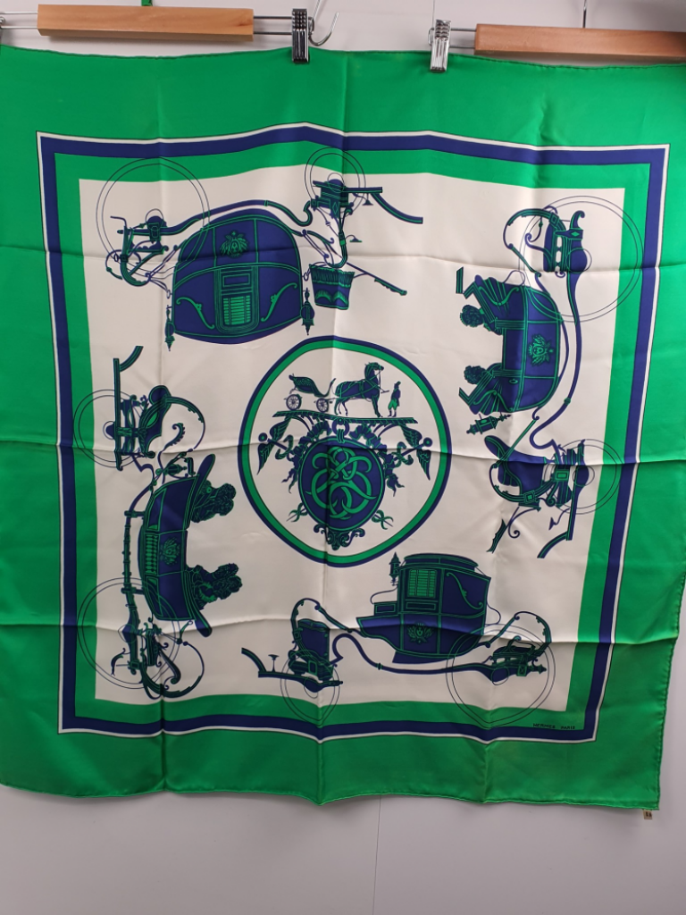 Mercatopoli Foulard Hermes Paris Vintage Verde E Bianco "Ex Libris" in seta disegnato da Hugo Grygcar