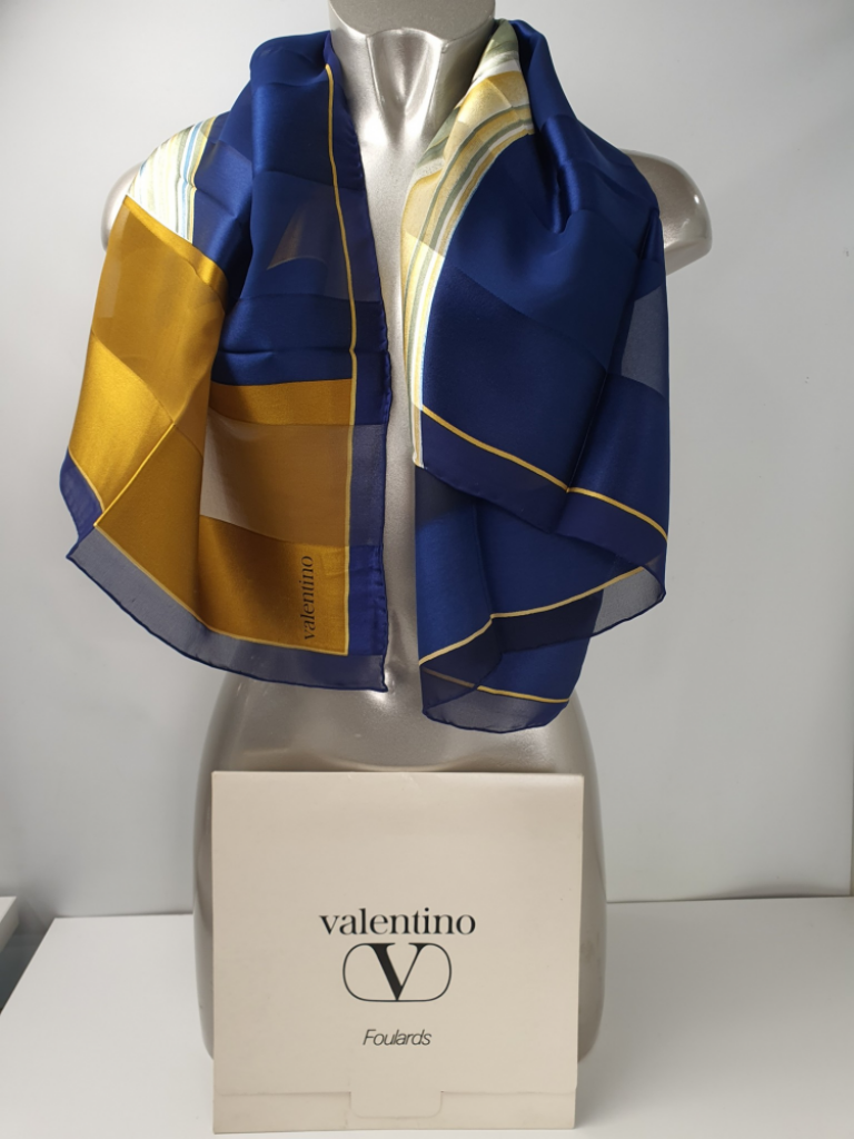 Mercatopoli Foulard Valard Valentino Seta Anni 80 Blu Ottimo Stato Cm 88 X85 + Confezione