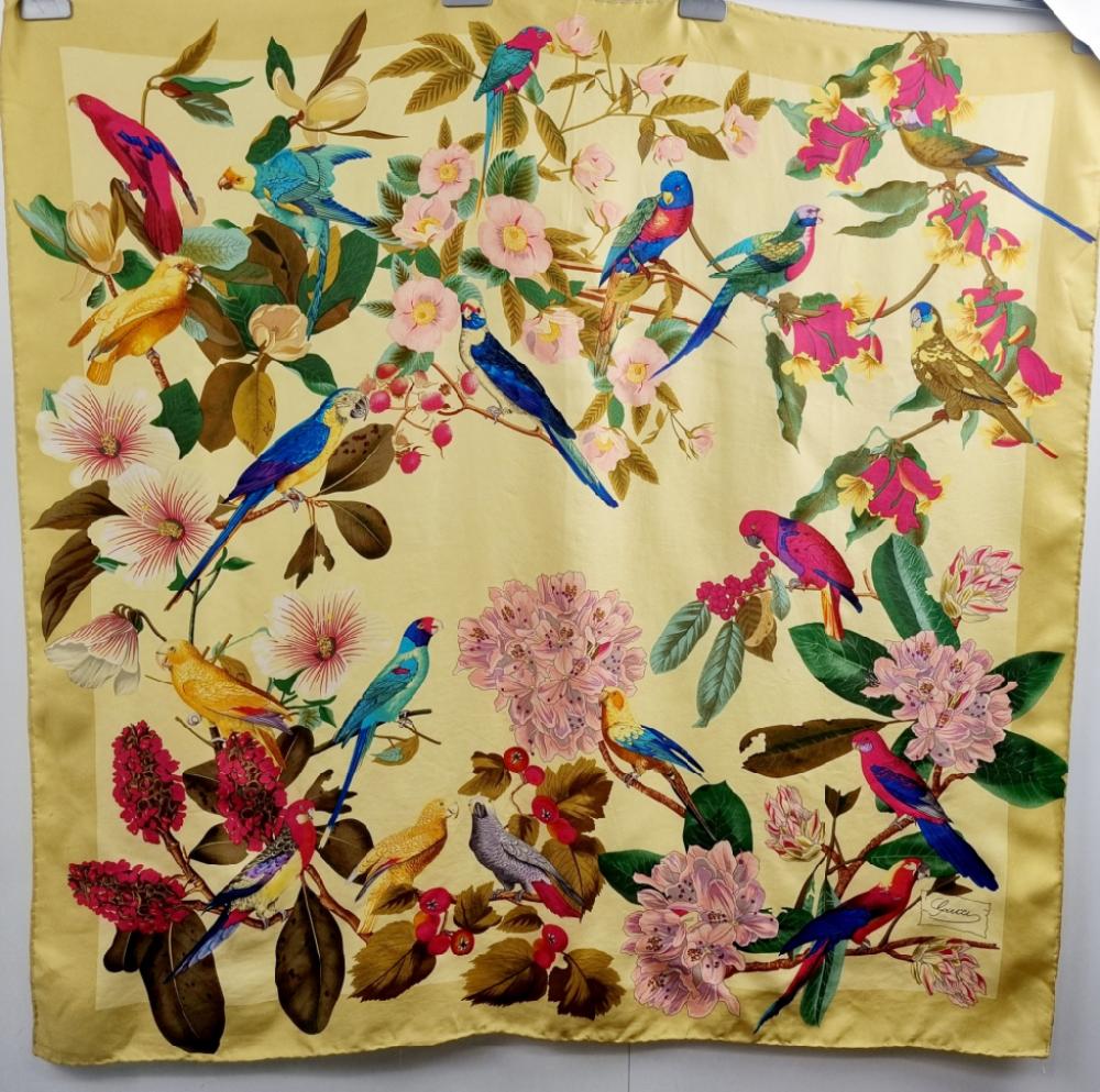 Mercatopoli Foulard Vintage Gucci Seta Giallo Tropicale Con Pappagalli Cm 86x88 Alcune Imperfezi