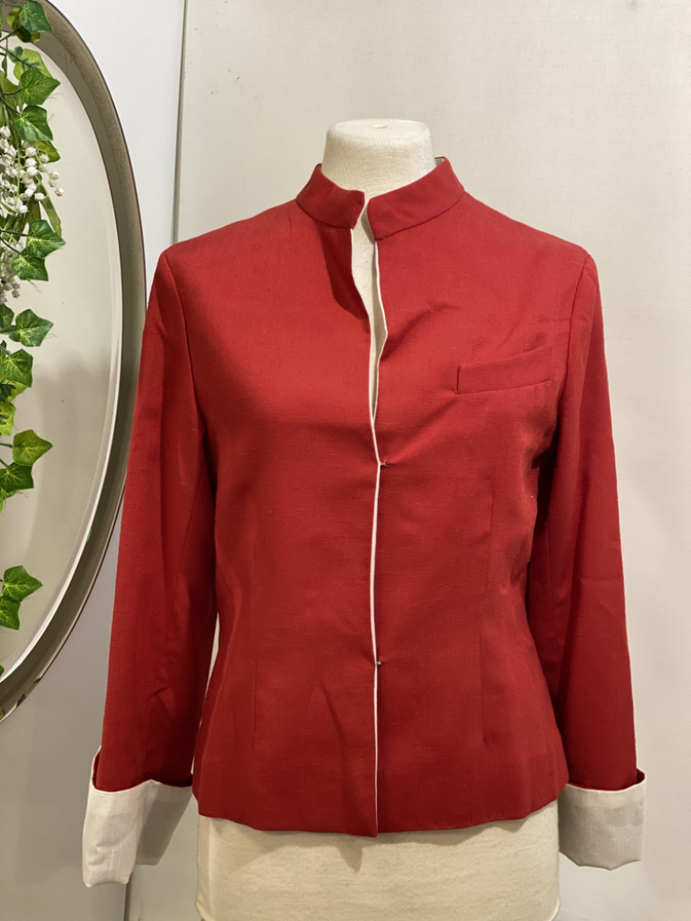 Mercatopoli Giacchetta Rossa Sartoriale Con Polsini Bianchi Colleto A Coreana Donna Tg 44