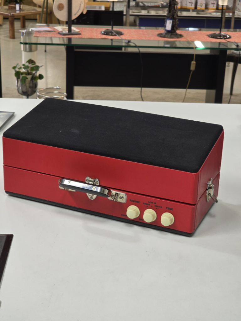 Mercatopoli Giradischi vintage Ricatech RTT98 con altoparlante integrato