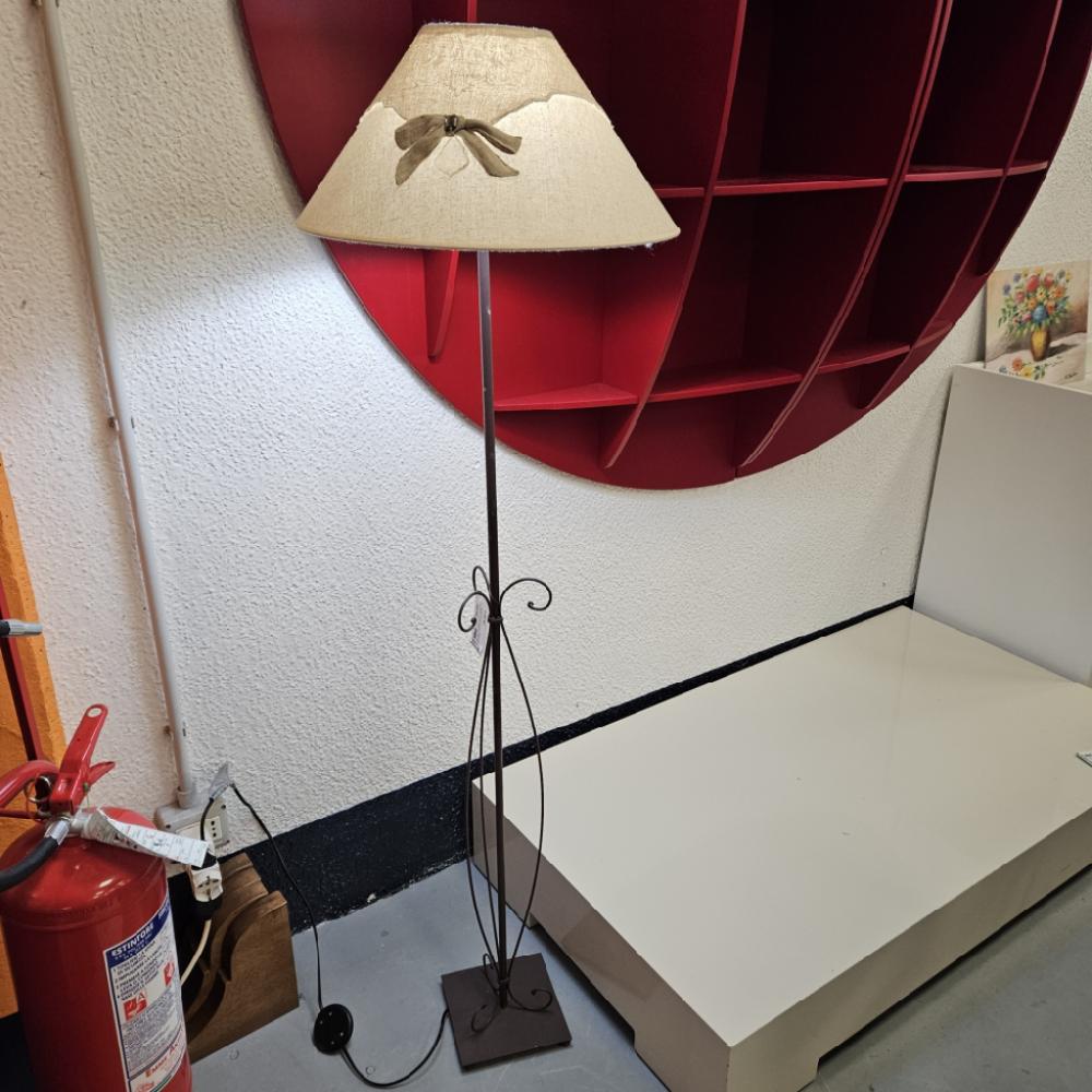 Mercatopoli Lampada Da Terra Hh Ca 160cm Maisons Du Monde Cappello Da Sostituire
