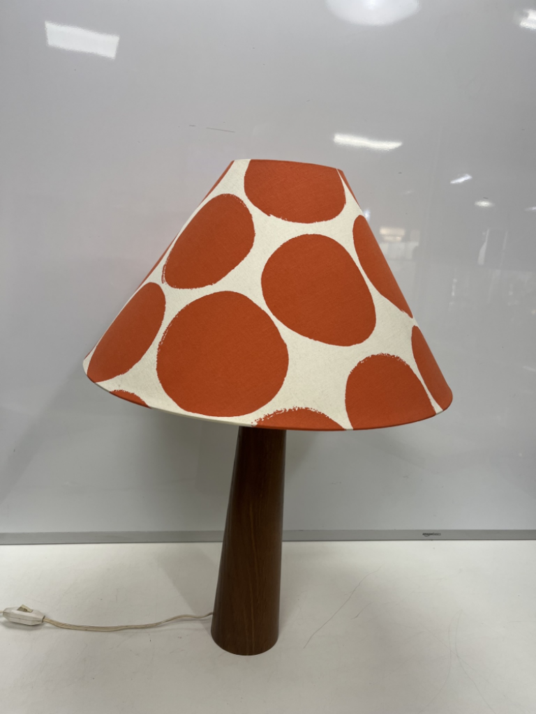 Mercatopoli Lampada Tavolo Base Legno Cappello Pois Arancioni H 62 Cm