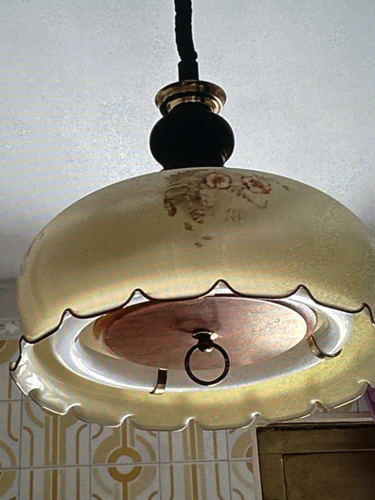 Mercatopoli Lampadario Vintage Anni 80 In Vetro E Legno. Diametro 40 Cm