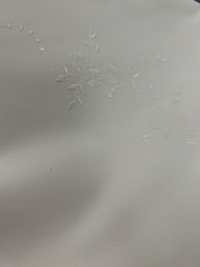 Mercatopoli Lenzuolo Matrimoniale Con Federe Fiori Ricamati