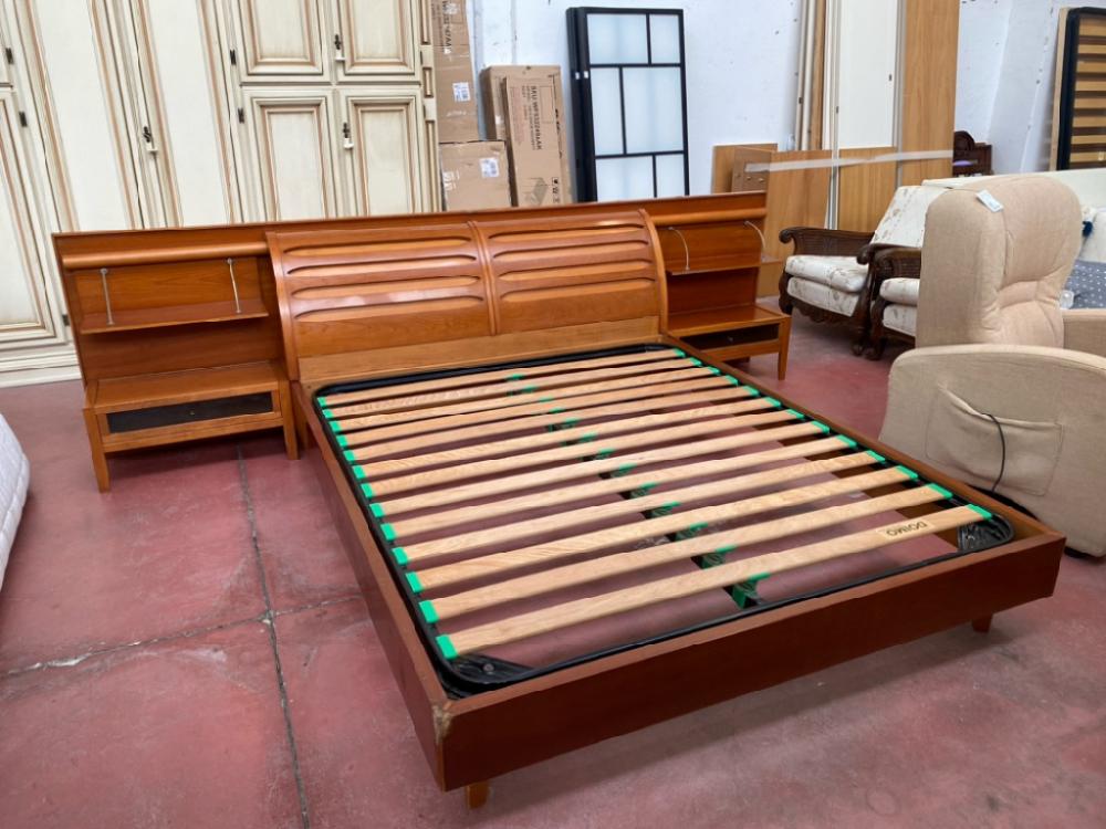 Mercatopoli Letto Matrimoniale Completo Di Spagliera E Comodini Inseriti Rete A Doghe