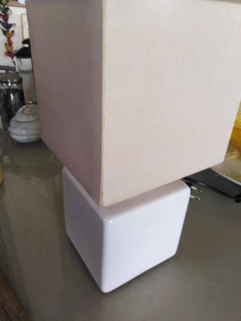 Mercatopoli Lumetto Da Tavolo H 30 Base In Ceramica Bianca