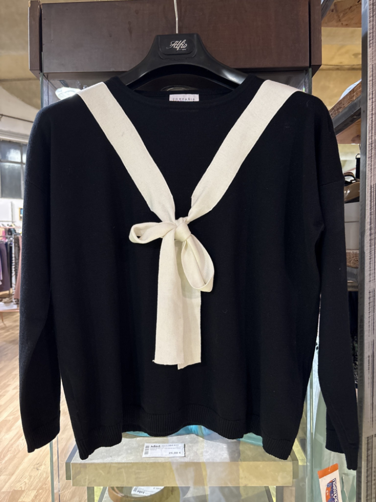 Mercatopoli MAGLIONCINO D COMPANIA FANTASTICA NERO CON FIOCCO BIANCO TG.44