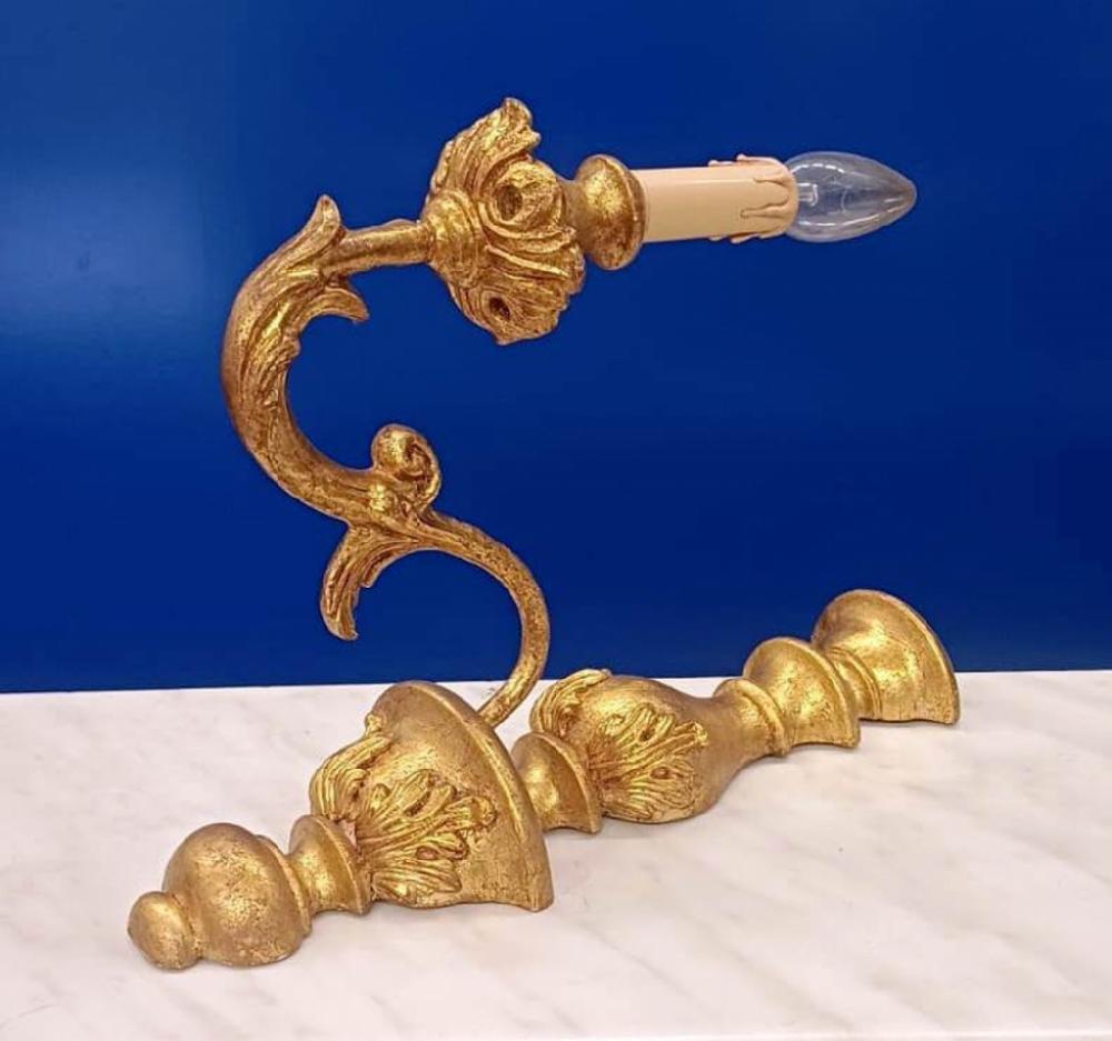 Mercatopoli Applique Una Luce Dorata