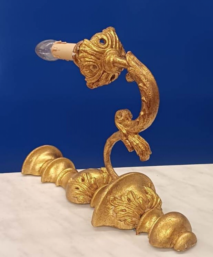 Mercatopoli Applique Una Luce Dorata
