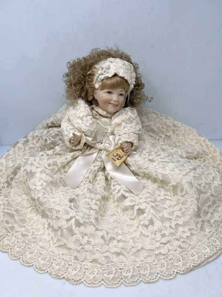 Mercatopoli Bisquit Bambola Abito Panna Macrame'