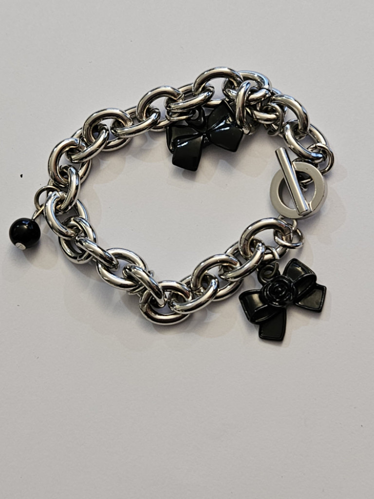 Mercatopoli BRACCIALE CON CHARMS NERI