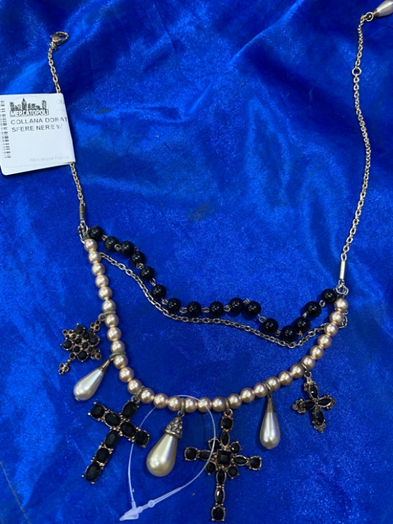 Mercatopoli COLLANA DORATA CROCEFISSO SFERE NERE W