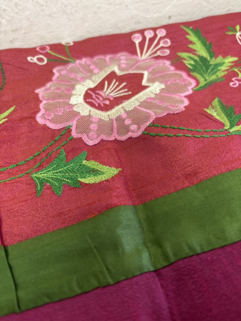 Mercatopoli Coprimacchia Fucsia Ricamata