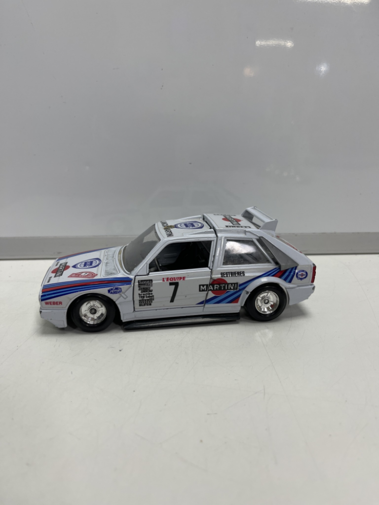 Mercatopoli Modellino Burago Lancia Delta S4 1/24