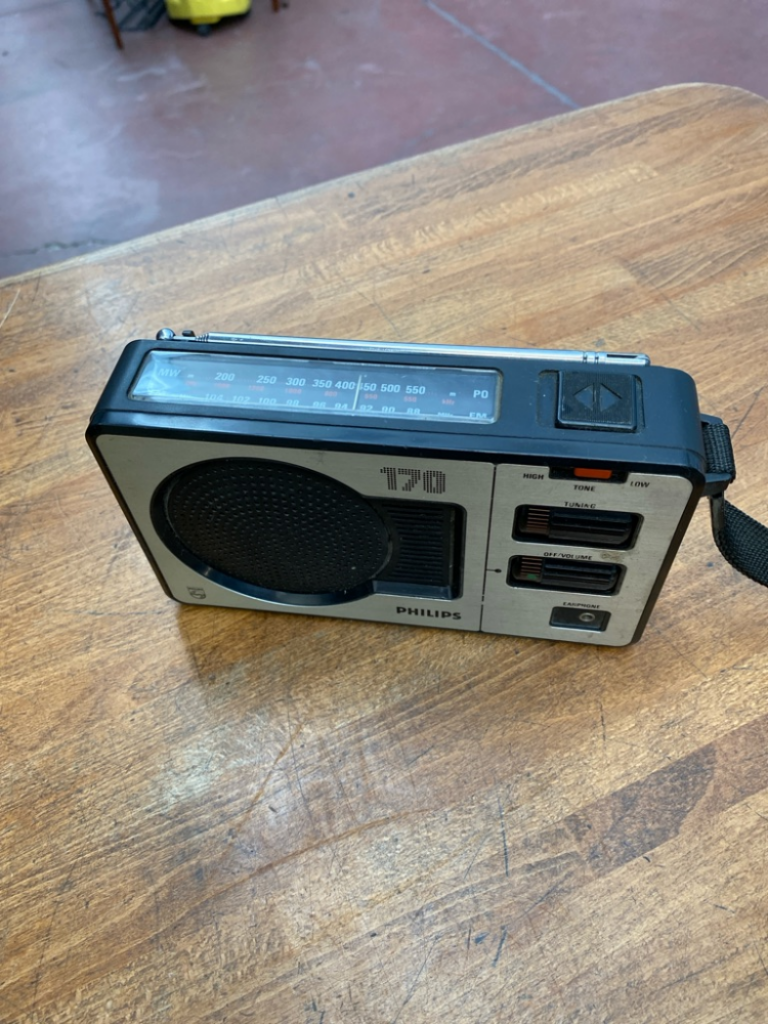 Mercatopoli RADIO PHILIPS 170 A BATTERIA VINTAGE