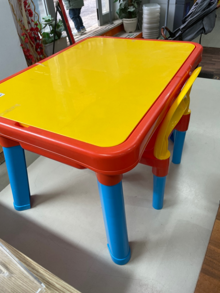 Mercatopoli Set Scrivania E Seggiolina Bimbo