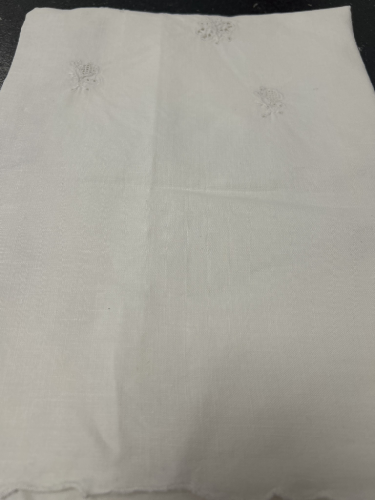 Mercatopoli Tovaglietta Fiori Intagliati