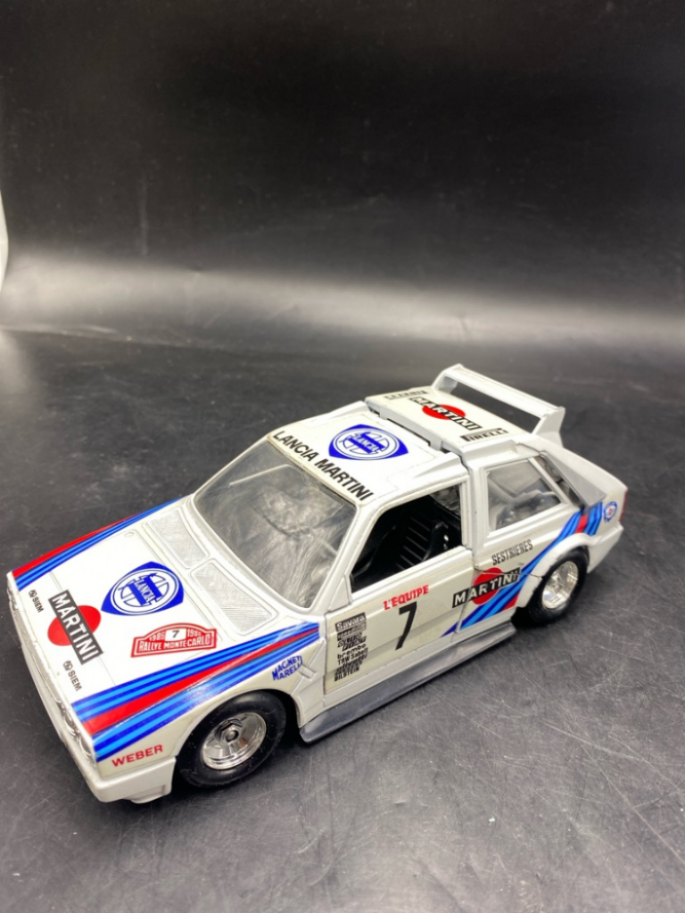 Mercatopoli MODELLINO BURAGO LANCIA DELTA SCALA 1:24