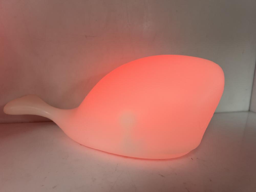 Mercatopoli MYYOUR lampada da tavolo CAT LIGHT TALES COLLECTION Balena Di Pinocchio a LED 14x29x18