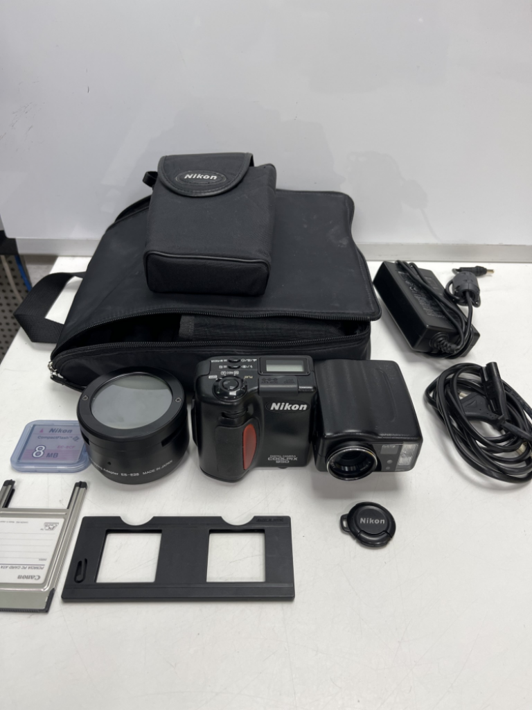 Mercatopoli Nikon Coolpix 950 Fotocamera Digitale + Adattatore copia diapositive Nikon ES-E28