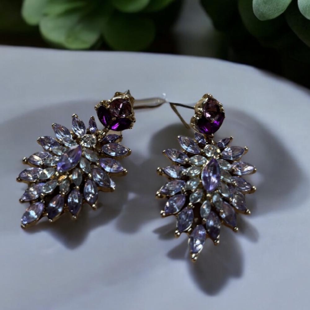 Mercatopoli ORECCHINI DORATI A FOGLIA CON PIETRE VIOLA E LILLA