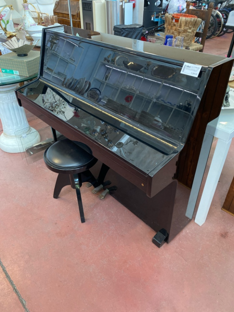Mercatopoli Pianoforte A Parete Mod Youn Chang Completo Di Sgabello