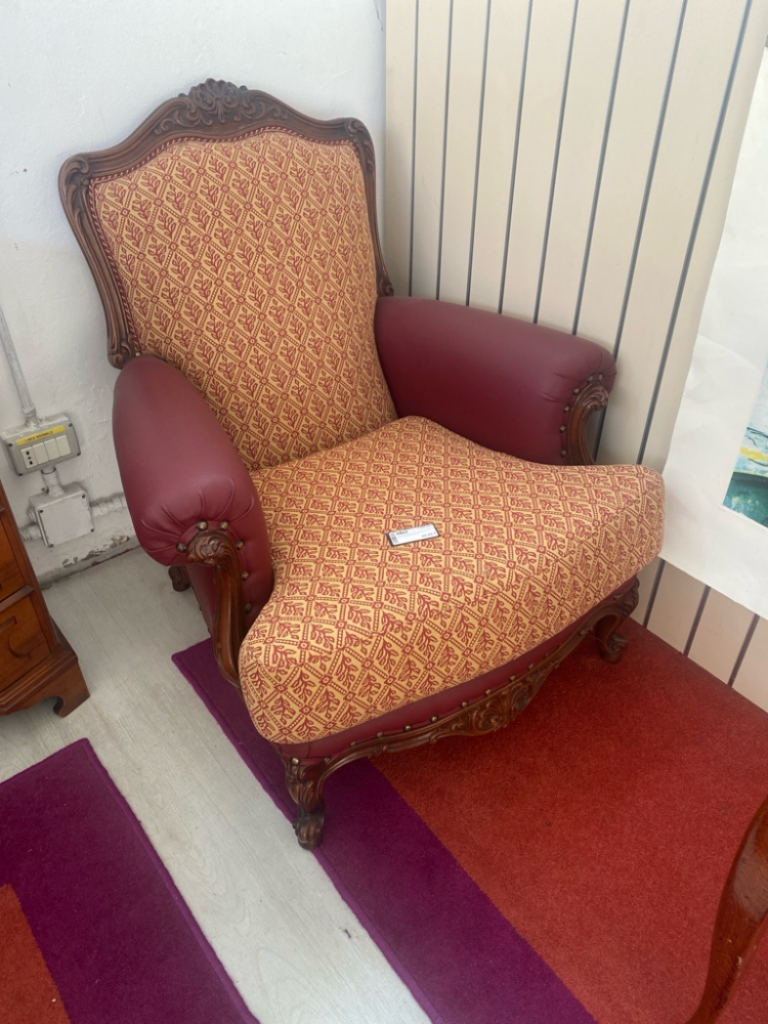 Mercatopoli Poltrona In Stile Damascata E Pelle Rossa Nuova