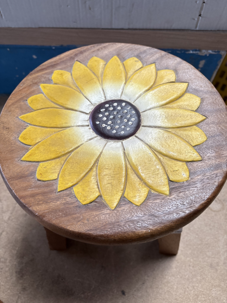 Mercatopoli SGABELLINO IN LEGNO CON GIRASOLE GIALLO