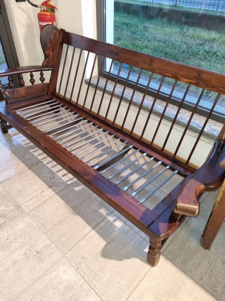 Mercatopoli STRUTTURA DIVANO 3 POSTI LEGNO EPOCA PRIVO DI CUSCINI LARGH FRONTALE CM 200 LARGH. CM 87