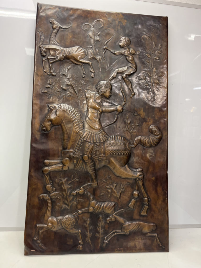 Mercatopoli Studio Laurana Pesaro(Marchetti) Pannello in rame decorazioni a sbalzo Scena Caccia 63x112