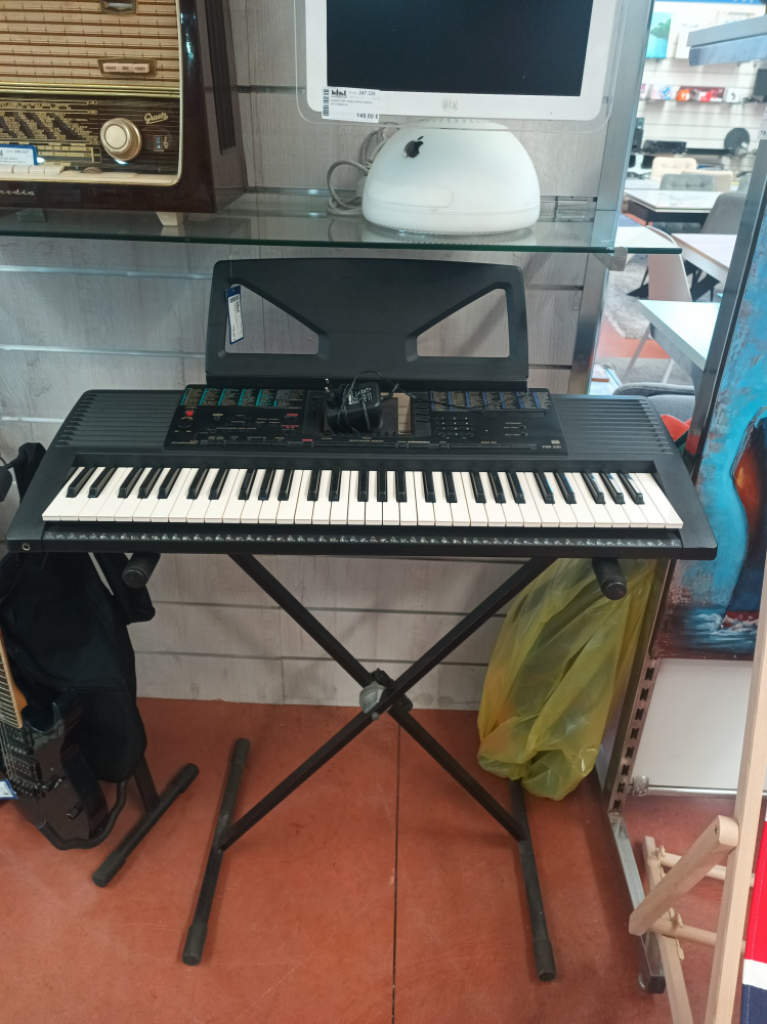 Mercatopoli TASTIERA YAHAMAHA PSR330 CON SUPPORTO E CUSTODIA