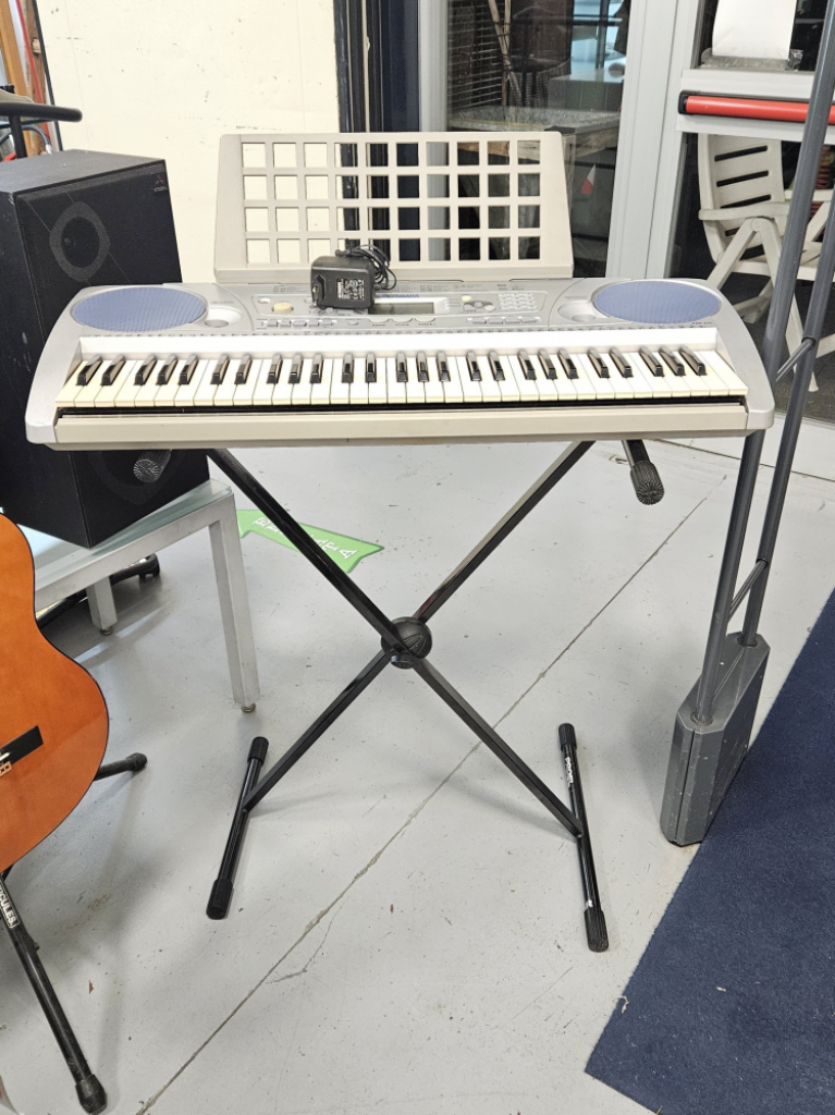 Mercatopoli Tastiera Yamaha Portatone PSR-275 Con Supporto Proel Per Tastiera Pieghevole
