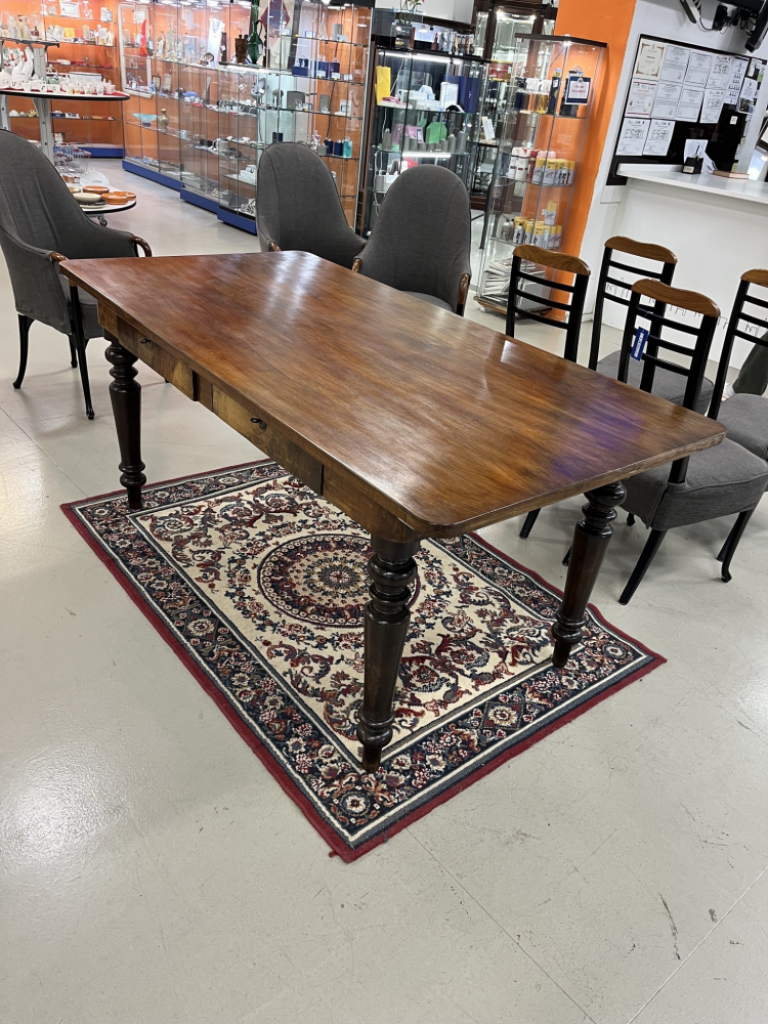 Mercatopoli Tavolo Scrivania 800s Gambe Tornite 2 Cassetti Profondi 180x91 Cm