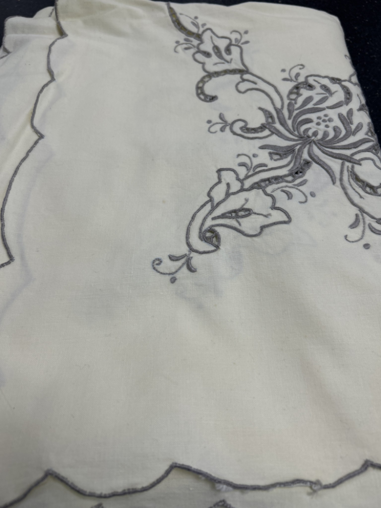 Mercatopoli Tovaglia Giallina Rettangolare Ricami Ecru