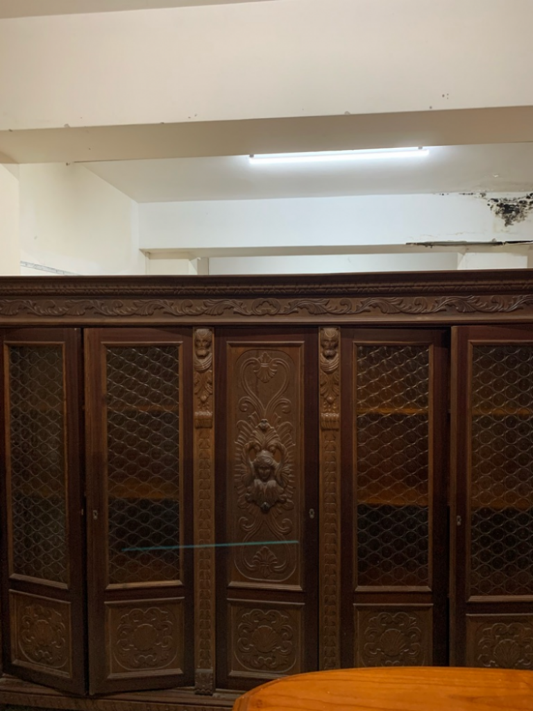 Mercatopoli Vetrina Libreria Legno Intagliato E Vetro Neorinascimentale lievi Tarlature Con Tre C